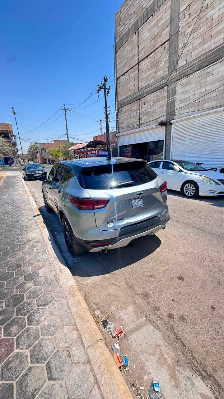 🚘 للبيع | شفروليه بليزر LT2 Redline

📅 موديل 2023

فحص مؤقت

✨ سيارة نظيفة جداً بحالة الوكالة، جاهزة للاستخدام ولا تحتاج أي مصروف.

🔹 المواصفات:

▪️ محرك 2.0 Turbo.
▪️ نظام دفع رباعي AWD (فور ويل).
▪️ فئة LT2 Redline (Two Tone).
▪️ ماشية 24 ألف ميل فقط.
▪️ بدون قطرة صبغ.
▪️ حادثة خفيفة (طخة بداية البنيد فقط)، وتم تبديل البنيد بقطعة أصلية وكالة بنفس اللون.
▪️ الإيربكات سليمة 100٪.
▪️ رنكات ألمنيوم Redline قياس 20 إنج باللون الأسود.
▪️ مفتاحان أصليان مع تشغيل بصمة.
▪️ السيارة نظيفة جداً من الداخل والخارج.

✅ التجهيزات:

✔️ دخول ذكي وتشغيل بصمة.
✔️ شاشة كبيرة.
✔️ Apple CarPlay وAndroid Auto.
✔️ كرسي السائق كهربائي.
✔️ كاميرا خلفية مع حساسات.
✔️ مثبت سرعة.
✔️ نظام Auto Stop/Start.
✔️ 3 أوضاع قيادة.
✔️ إنارة LED.
✔️ مكيف أوتوماتيك.
✔️ نظام الثبات الإلكتروني.
✔️ وغيرها من المواصفات.

💯 الفحص في أي مكان يختاره المشتري، والسيارة لا تحتاج أي مصروف.

💰 السعر: 20,500 دولار (مع مجال بسيط جداً).

📍 المحافظة: كربلاء.

📞 للاستفسار: ***********
📩 أو المراسلة على الخاص.

نسأل الله التوفيق للجميع.
