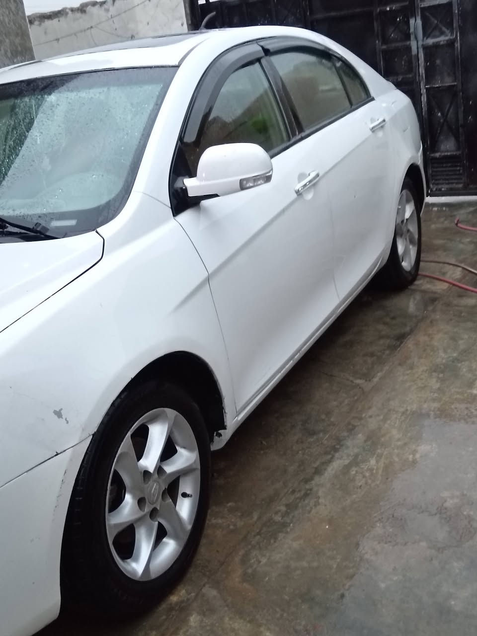 السلام عليكم
جيلي ام كراند 13للبيع 
محور كير ومحرك يارس 1600  
كير محرك ممتازات  
تدفئه تبريد كهربائيات كلهه شغاله  
جام اربعه كهراباء فتحه اشاير بلمري  
شاشه وكامره وحساسات خلفيه  
حداديه الكدام جديده صدر خلفي نص عمر 
مشط ستيرن جديد  
تخم تاير  
السياره مكفوله من الضربه القويه بيهه طخه 
بسيطه بلجاملغ اليسره الامامي وطخه بسيطه بلجاملغ 
اليمنه الخلفي  
سنوية ل30شرط التحويل راعيهه الشرعي بسامره 
ايريد تحويل  
 للاستفسار اكثر *********** مكاني سامرا
