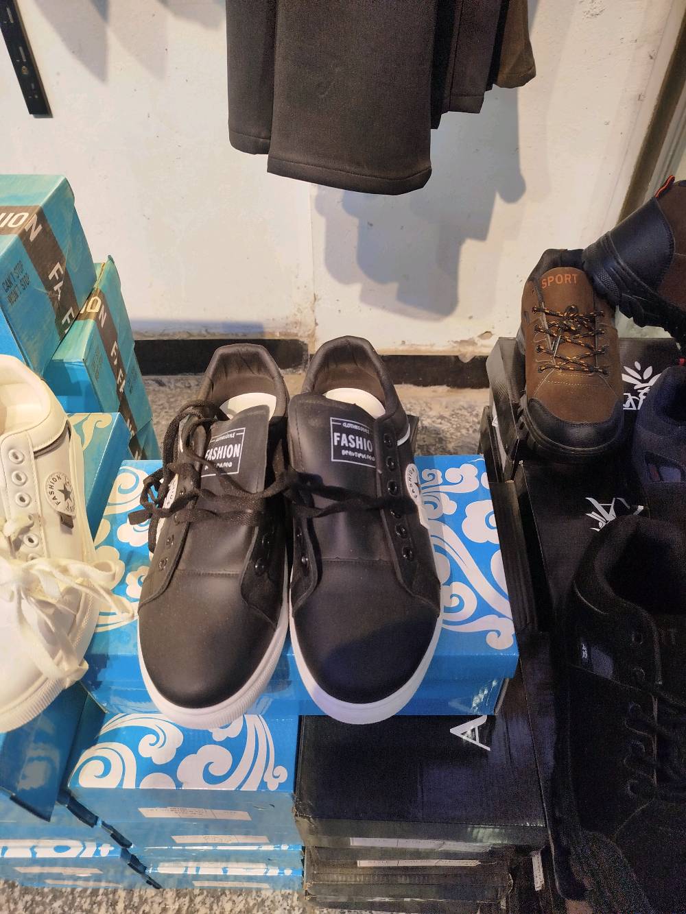 ارقى الاحذية تخفيضات هائلة
حلة حي الصحة شارع الكورنيش مقابل
سمتر ليمونة وقاعة العاب c4
البسة رجالي شبابي ولادي اطفال