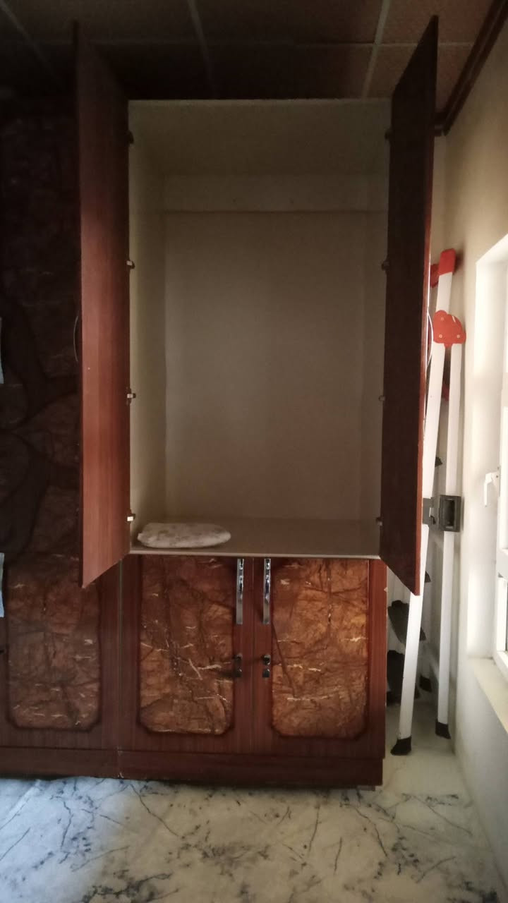 سلامعلیکم ئەم مەعرەزە دووتاکیە بۆ فرۆشتن نرخی ٨٠ هەزار و مەعامەلەیە بۆ پەیوەندیکردن ***********
