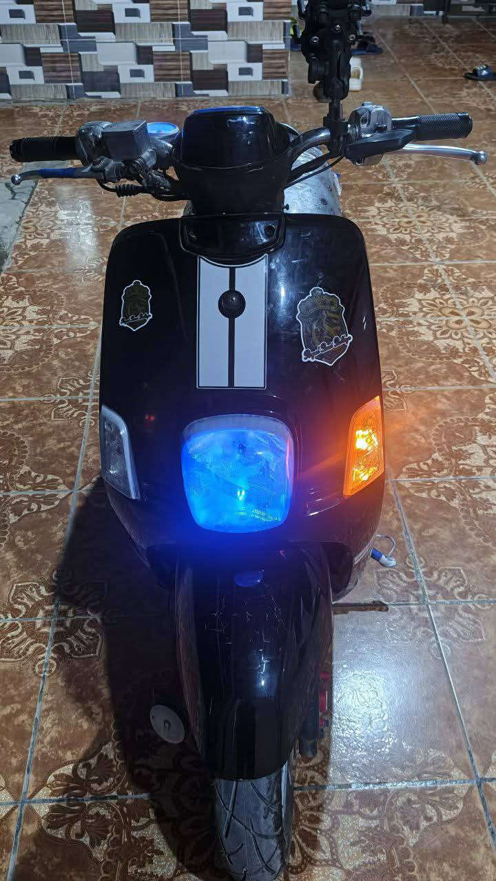 السلام عليكم درجه بوليس للبيع دراجه نضيفه ابلاديه كهربائيات كله شغال شغاله سلف هندر نكره سلف السعر 500 وبيه مجال المكان ديالى الغالبيه الشراي اتصل على الرقم ***********
