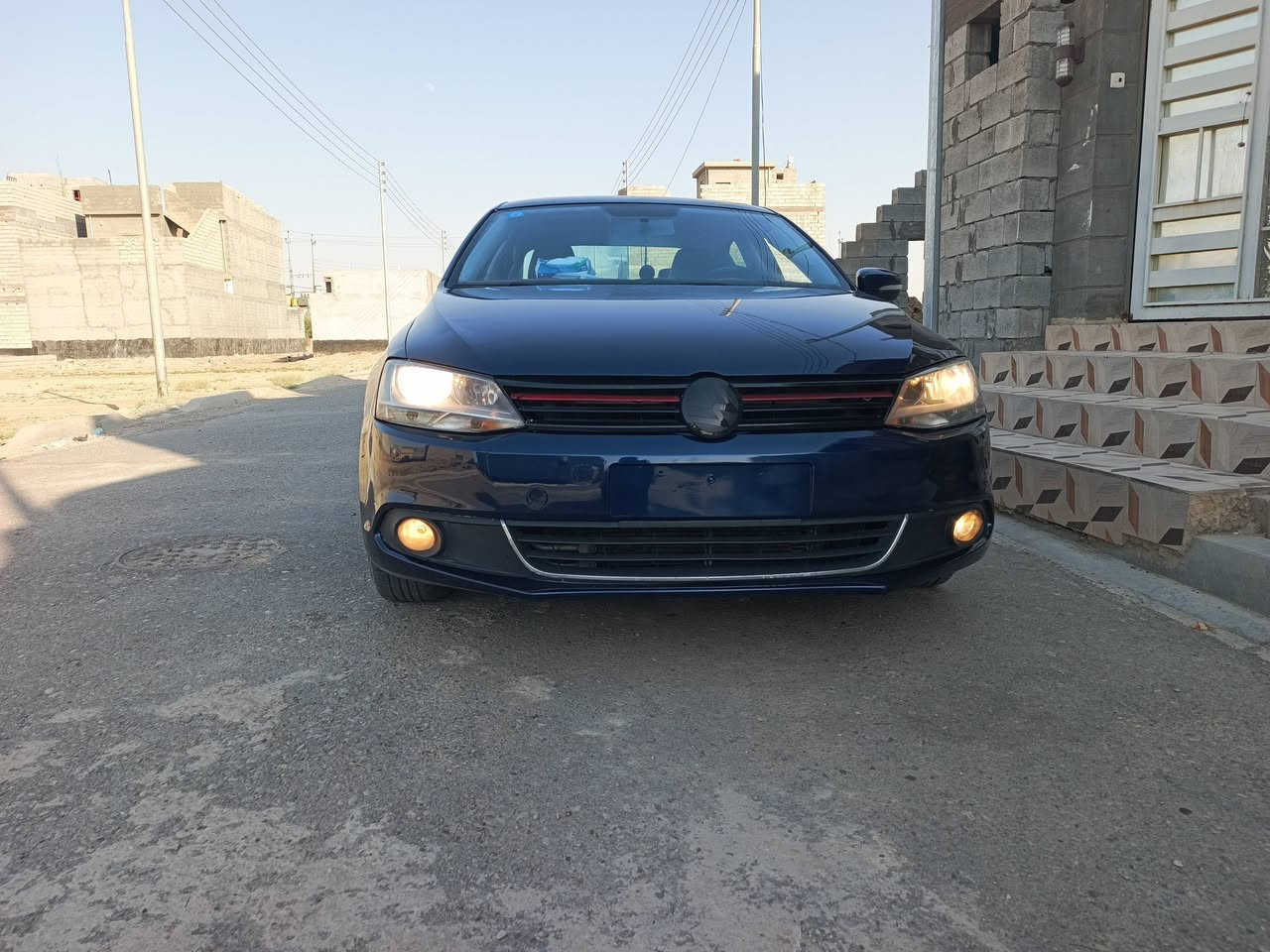 فولكس واكن جيتا موديل 2012 رقم بغداد الدولي جاهزة مابيها نقص برغي ادامة كاملة صبغ احزام بدون دواخل بدون دواخل ماشية 96 الف 
مكينة خمسة سلندر المرغوب السيارة بعدها جديدة على وضع الشركة 
كشنات جلد تبريد ثلج كامرة خلفية بلادي مثبت سرعة تحكم ستيرن جهتين موجود فيديو قبل الصبغ 
***********
السعر 89 وبيها مجال بسيط
