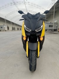 اخوان للبيع فقط السعر (( 33 ))  بدون لوحات بدون كمرك Yamaha Xmax 300cc...