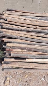 اعمد خشب الطول 2ونصالعدد187لبيع هاذ 07716051887