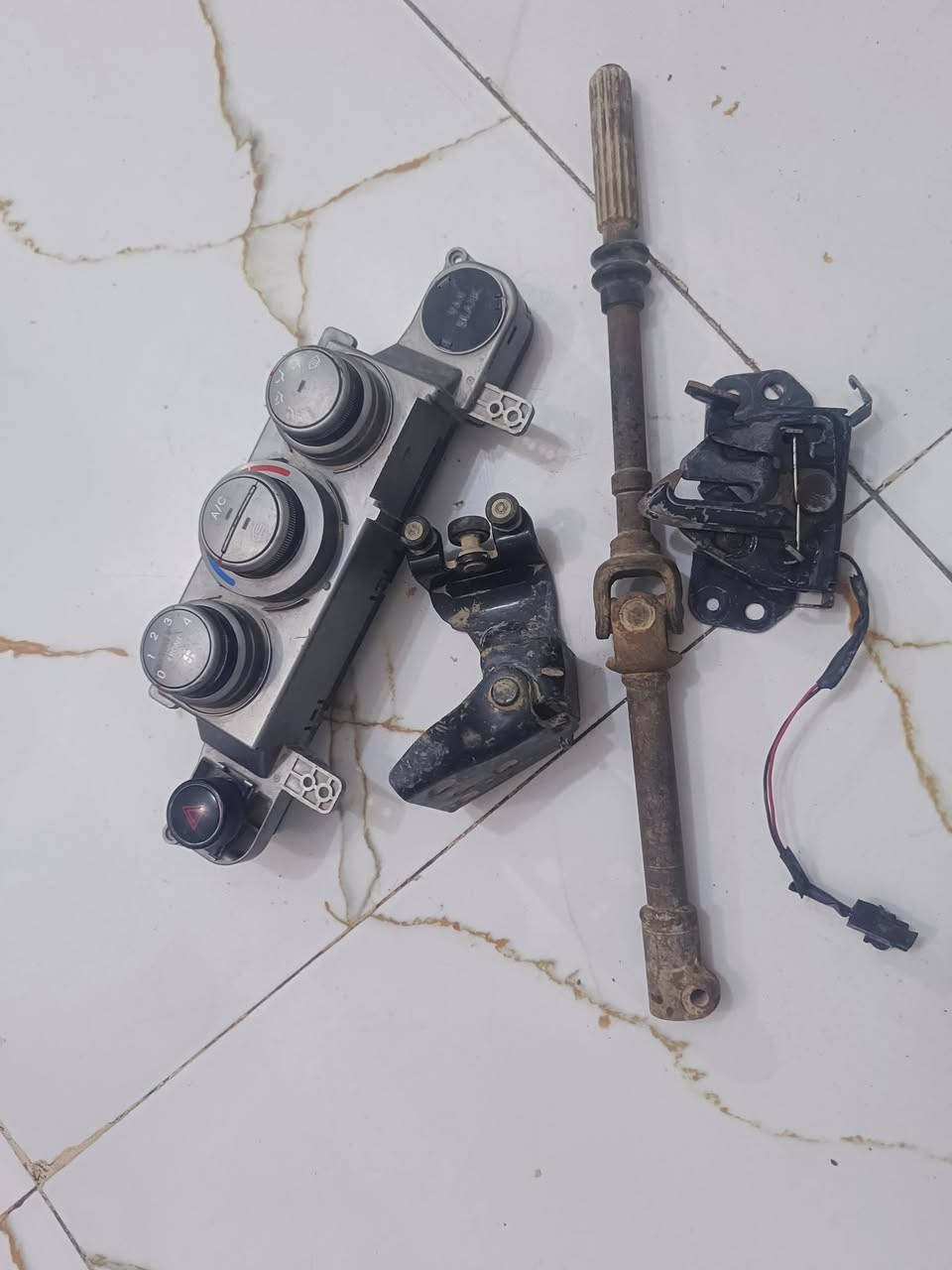 السلام عليكم  يتوفر قطع غيار مستخدمة شرط الفحص والضمان المكان البصره الزبير***********
