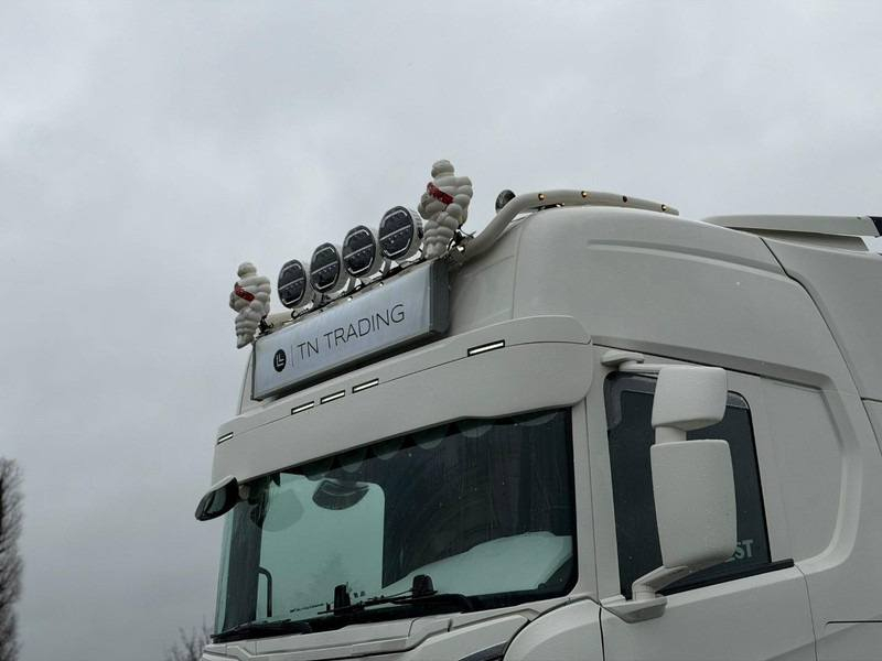 Scania S650
سنة الصنع 2021
ممشى 601.000 كم 
ناقل حركة أوتوماتيكي 
قوة المحرك 650 حصان 
عدد الاسطوانات 8 
نظام المحور 2×6
فول مواصفات 
السعر 560 ورقة 
شامل كمرك ونقل


**إذا كنت صاحب هذا الإعلان وتريد حذفه لأي سبب، رجاءا أرسل رسالة إلى الدعم الفني**