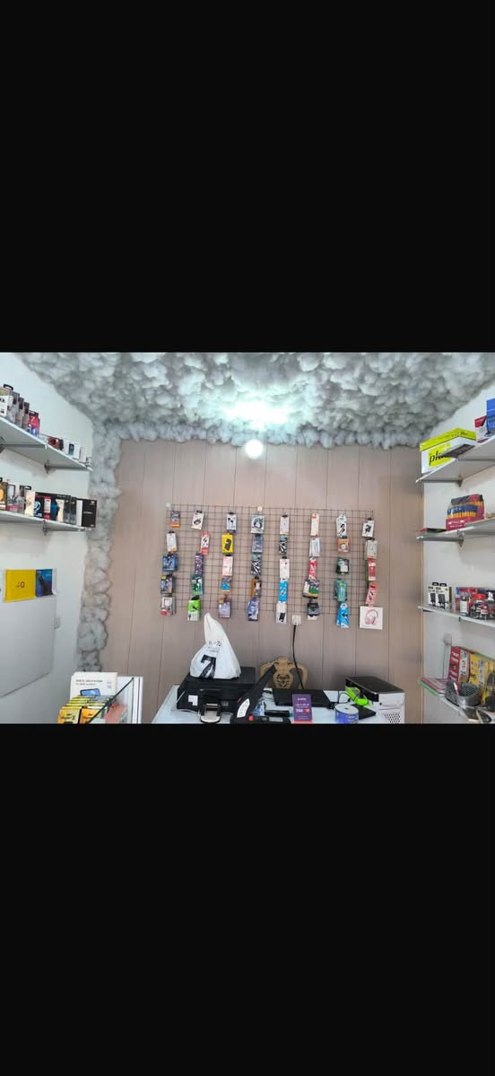 مكتبه للبيع بسعر مميز وسعره مناسب موقعه شارع مكتب الحياة
للتواصل ***********
