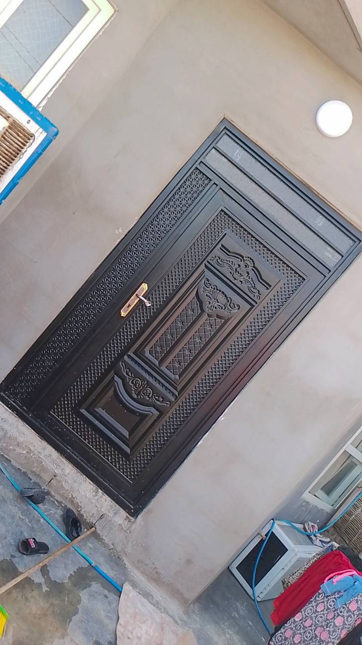 بيع مستعجل مساحة 150 متر بناء صفر طابو زراعي ناحية ليلان حي العصرية قرب مدرسة  العربية البيت سيراميك بس نقص بيها بيبان داخلية سعر 32 مليون للاستفسار ***********
