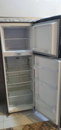 ثلاجة حجم 12 قدم ماركة الحافظ اللون قهوائي السعر 150 بيها مجال 0770412...