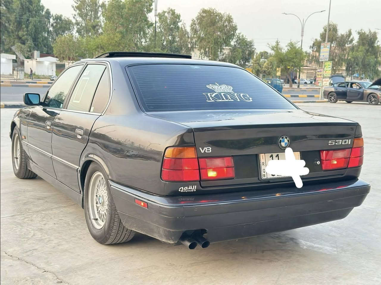 للبيع. ب79 وبيه مجال .رقم بغداد بأسمي
.BMW. 530i 

اصل بليته وسنويه 30 .

موديل 1992 محدث 1995 

صدر خلفي امامي جديد .

داخل جلد اسود 

كير ومحرك خير من الله مكفول .

تبريد + تدفئه شغال  .ادامه بلكات وتخم نوزلات جدد بيه شلعه حلوه   . كهربائيات  شغال كاملل 

*********** واتس او اتصال

مكان السياره الموصل
