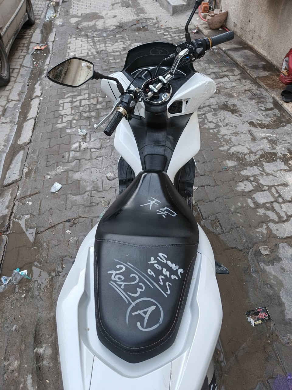 Pcx
بي سي اكس نضافه مثل متشوفون كهرائياتها وحساسات كلها شغاله  نكره سلف كفاله عامه جيب فيتر وتعال افحص السعر مليونين و 250 مكاني المنصور وهاذ رقمي متوفر واتساب
 ***********
