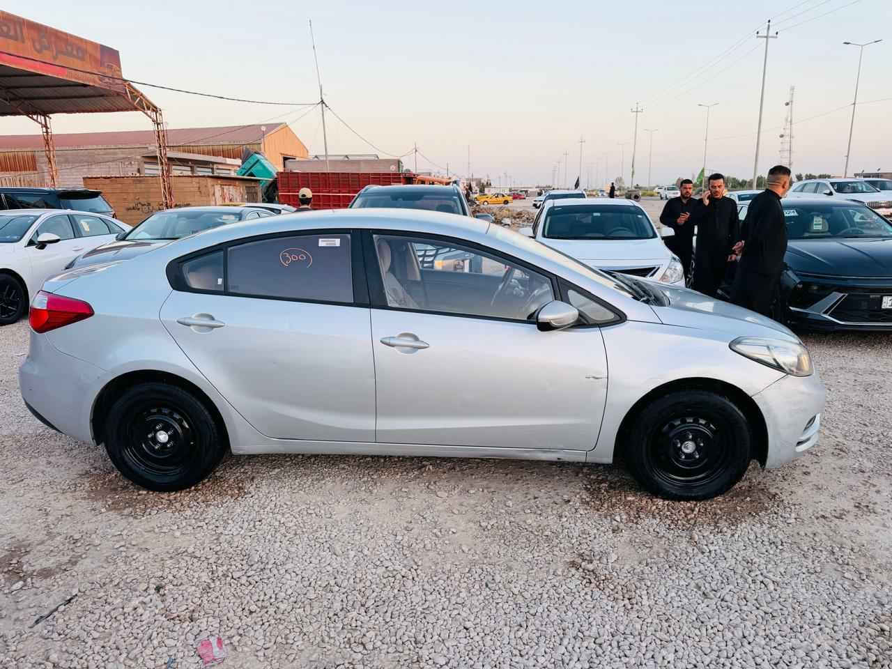 كيا سيراتو موديل ٢٠١٥ مرقم مثنى حره مداور
السياره مكفوله من الصبغ والتبديل والفتح 
فقط بارد في الجوملغ الامامي مع ربع باب 
جاهزه من كل شي 
السعر ١١٠ 
مكان السياره بالرميثه 
للبيع أو المراوس 
للاتصال واتساب واتصال 
*********** Honolulu, HI

