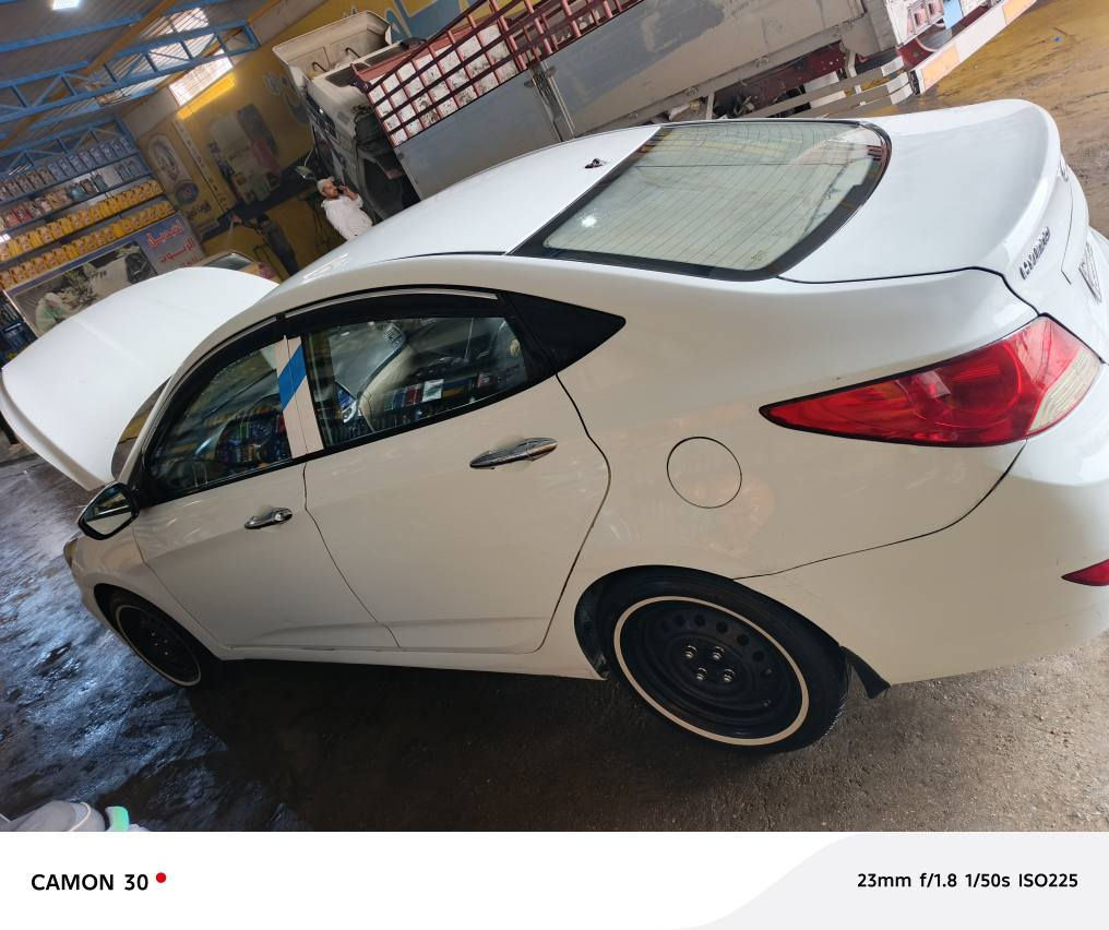 اكسنت 2012 نص فول
بيها قطعتين تبديل بدون داخل
الجاملغات الاماميه 
السعر 80 قفل
*********** واتساب
