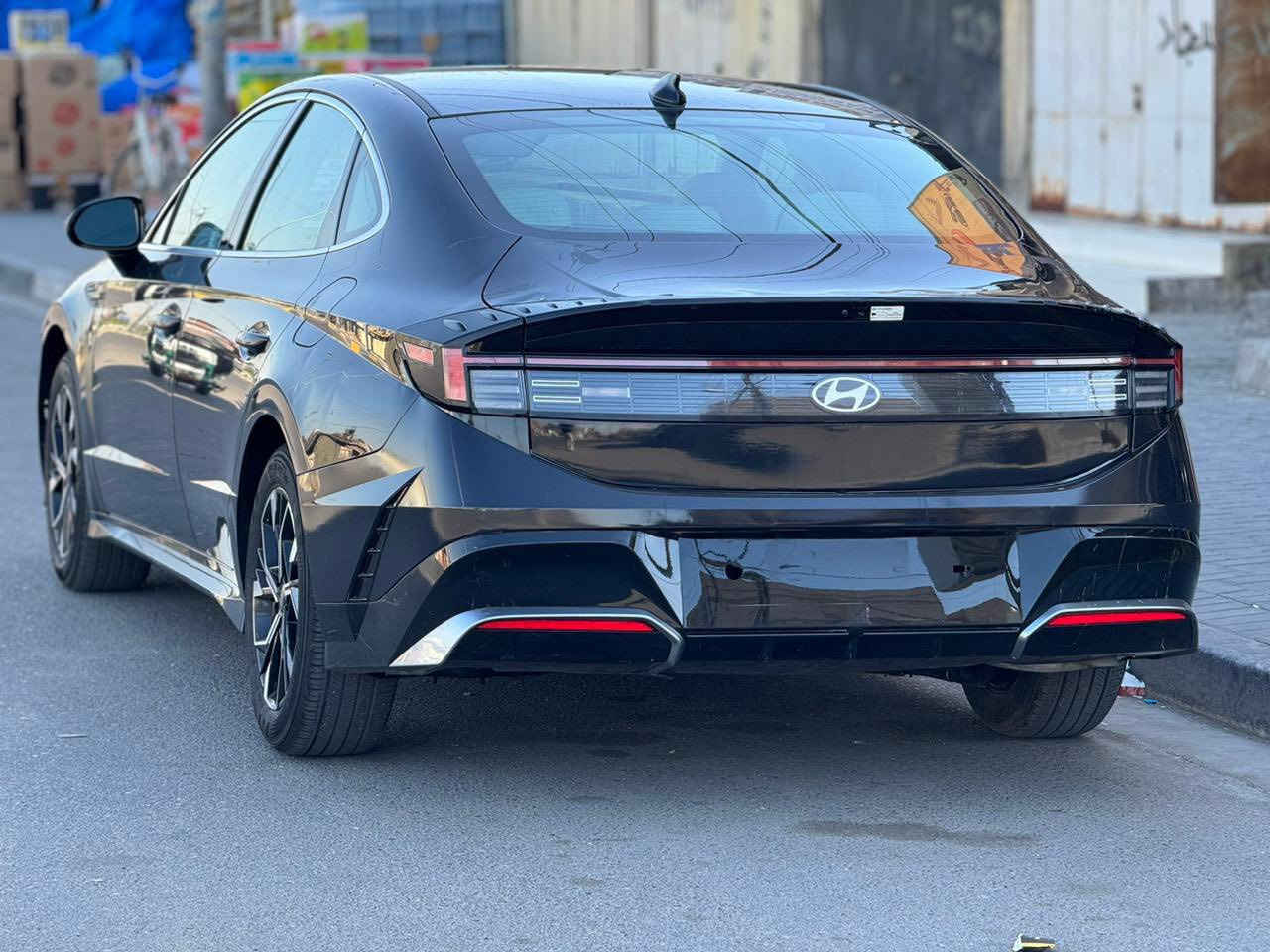 سوناتا موديل 2025 الشكل الجديد 
لونهة اسود  فئة Sel

 بدونً رقم تترقم جميع المحافظات 

 مواصفات Sel plus فول 

المحرك ٢.٥L تنفس طبيعي٢٥٠٠ 

الضرر  فقط بنيد ضربة سطحية 

بدون دواخل  بدون ارباك 

شواصي لغود كفالة عامه

'المواصفات _

 ـ تشغيل بصمه تشغيل عن بُعد البوب بصمه•إشارات بالمرايه •رادار امامي+رادارات جانبيه،خلفي•هاند بريك بصمه كشن السايق كهربائي دشبول إلكتروني كاميرا خلفيه دواره اوتو هولد معَ توقف ذاتي انظمه قياده صندوق ذكي /بصمه .لايت زينون عالي ناصي عدسه " لد امامي نهاري  بك لايت لد. تبريد قطعتين" للتواصل واتساب او الاتصال  على الرقم ***********  
مكان السيارة بالبصرة  

سعرها 177 ورقة جوة سوق
