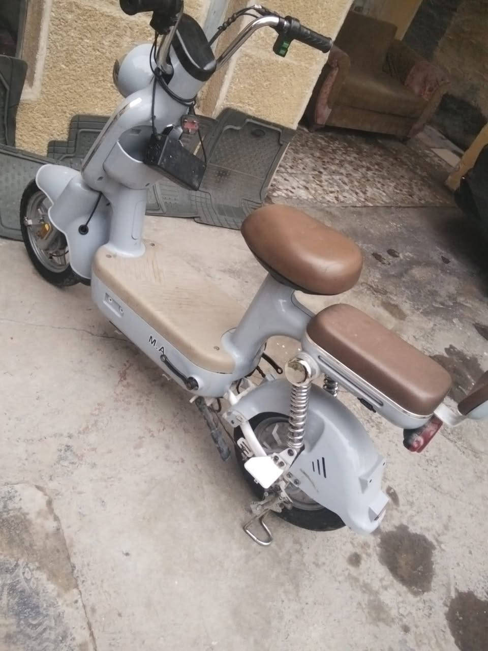 دراجه شحن للبيع نقص بطاريات السعر 100 العنوان الشرطه الخامسه رقم الهاتف ***********
