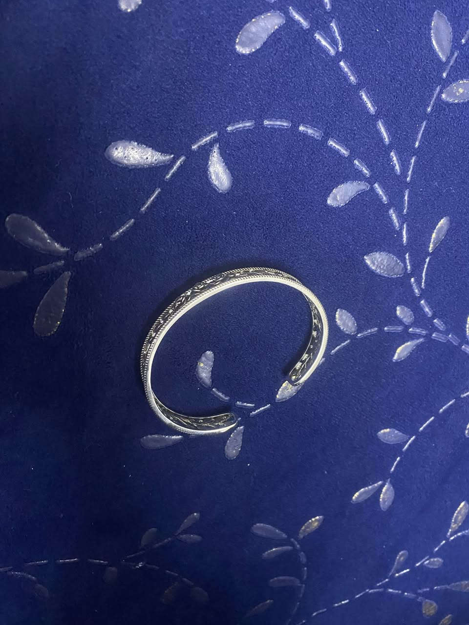 السلام عليكم سعر الغرام 3750     الوزن 13.5


**إذا كنت صاحب هذا الإعلان وتريد حذفه لأي سبب، رجاءا أرسل رسالة إلى الدعم الفني**