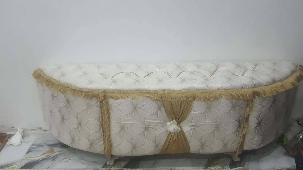 غرفت نوم جديد داخل وخارج صاج تزكام تخبل  سبب البيع ضيق المكان مكان بغداد الحريه السعر مليون و٨٠٠رقم ***********
