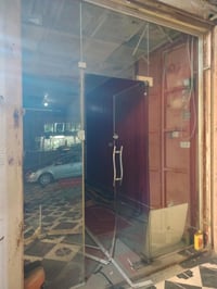 العرض مترتين ٤٥ الارتفاع ٢٢٥٠ ثنين ونص السعر ٢٥٠ نضافه 90٪ 07706752525