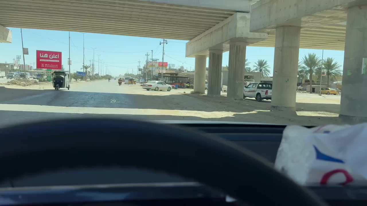 قطعه للبيع اول مجمع قبل مجمع حجي حسين مقابيل المستشفى اقرب قطعه على الشارع العام كاع يعرب أول شارع بل المجمع المساحه 200متر الاستفسار الاتصال علي الرقم *********** ياسر طراد
