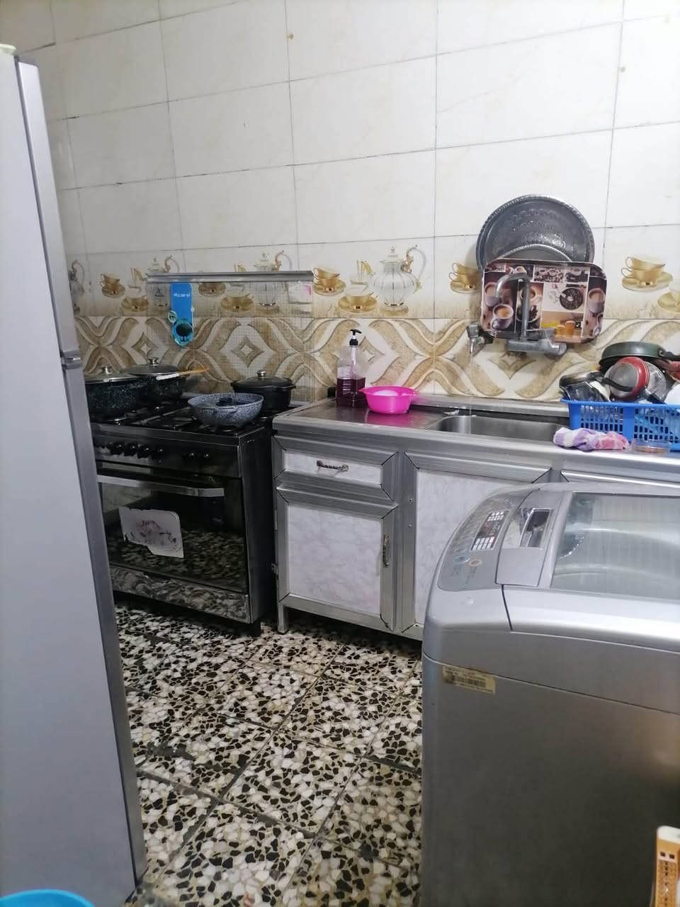 نصف قطعة للبيع قطاع 24 عكاده نظيف فرق فرع عن شارع الفلاح 
طابق ونص 
غرفتين 
هول 
ملحقات 
سطحين 
***********
للاستفسار اتصال او واتساب
