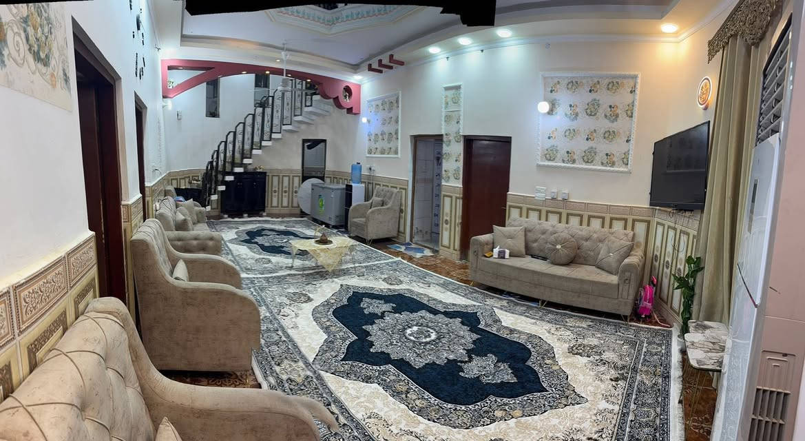 السلام عليكم بيت للبيع منطقه حي الحكم
البيت طابقين 
الاول // غرفه _ صاله _ براني _ مطبخ _ مجمع صحيات
الطابق الثاني // ثلاث غرف ومجمع صحيات 
المساحه ٢٥٠ متر 
📍حي الحكم شارع النداف _ بداية شارع٢٠ بصف الركن
للاستفسار الاتصال او واتساب

***********
علماً إن البيت معروض في مكتب دارك للعقار في السماوة
