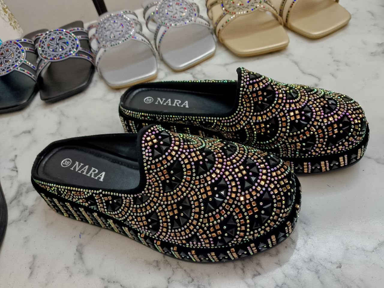 تواصل على رقم ***********
