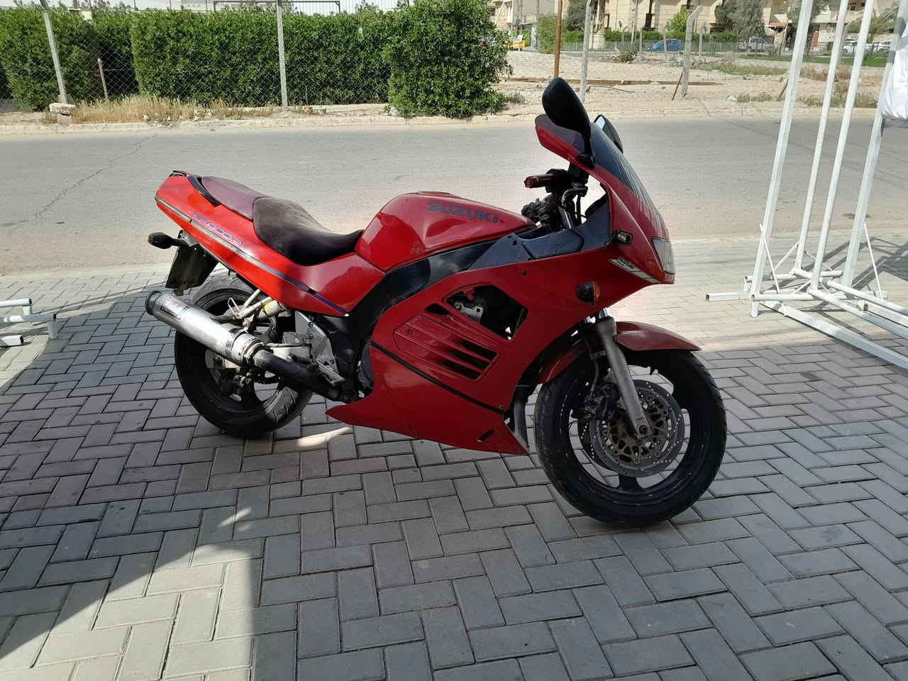 السلام عليكم للبيع SUZUKI 400 RF  موديل 1999 كير مكينه كفاله بشرط تخم تاير جديد زنجيل جديد دسكات خلفي امامي جديد تخم بلكات جدد كلجات جدد كهربائيات كامله بدون اوراق اكفلك سرقه وعشاير مكاني بغداد  سعر خاص سعر خاص تواصل 7803153405 بي وتساب

