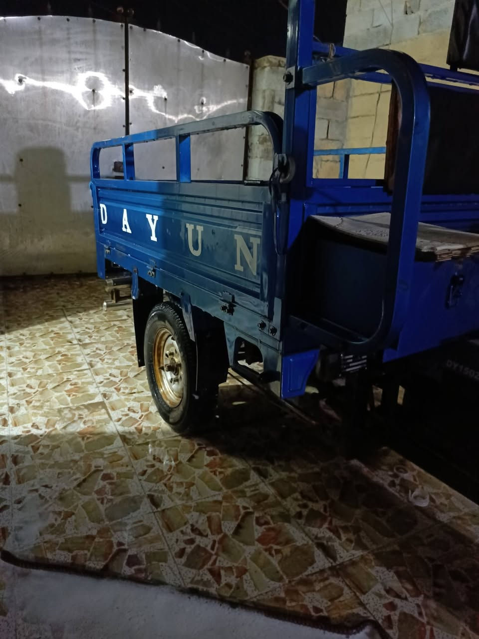 سلام عليكم للبيع ستوتة دايوان موديل 2021 رقم وسنوية بسمنه رقمه مميز محرك  شادله وكير بوكس بل 2025 شهر 8 ضفيرة وكهربائيات كله شغال  كامله دراجة مال بيت سعر 2900 وبيه مجال قليل للشراي عنوان كوت مركز المدينه رقم *********** /*********** خاص مغلق
