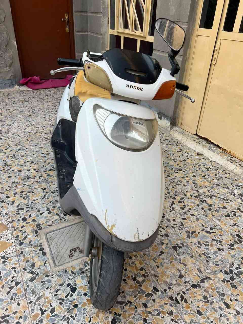 سلام عليكم
دراجه سبيسي مجفته للبيع دراجه كامله كهربائيات شغله 
مابيه اي عطل وسعر 200 وبيه مجال للشرايه دراجه خدميه وحلوه
الاستفسار تصال ع رقم التالي
***********
