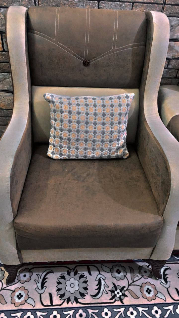 مرحبا عندي تخم يكون ٣ مقاعد كبار و٢صغار نضيف كلش ممستعمل هواي مستعجلة ع البيع أريد اشيل سعرة 420


**إذا كنت صاحب هذا الإعلان وتريد حذفه لأي سبب، رجاءا أرسل رسالة إلى الدعم الفني**