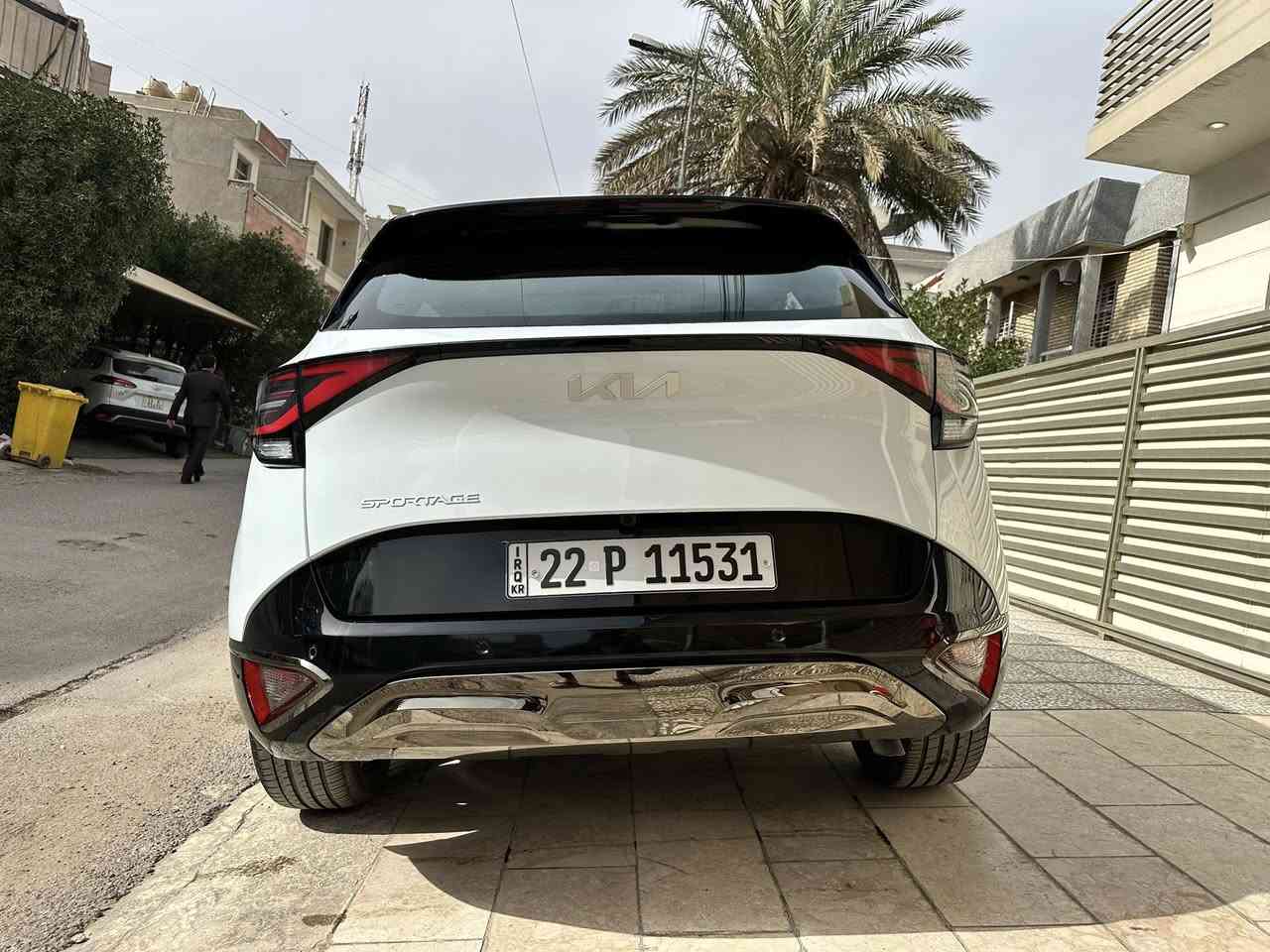 سبورتاج بلاك ادشن 2025 
- البيع نقدا فقط.  السعر 24000  بيها مجال بسيط
الموديل : 2025 . (خليجي) . 
المحرك : 4  سلندر DOHC 2.0 . 
العـــداد : 16.600كيلو متر قابل للزيادة  . 
الضمان : 5 سنوات او  100.000 كيلو متر . 

المواصفات : 
* بانوراما
* دخول وتشغيل بصمة.
* تشغيل عن بعد.
* تحذير النقطة العمياء.
* أنظمة قيادة متعددة.
* المصابيح الأمامية زينون.
* كشافات الضباب زينون.
* لوحة عدادات المركبة LCD.
* المقاعد الأمامية كهربائية.
* مقاعد جلد أخضر ألكانتارا.
* حساسات خلفية وأمامية.
* حساس مطر.
* هاند بريك بصمة.
* نظام Apple CarPlay.
* مكيف خلفي.
* مرايا كهربائية.
* صندوق كهربائي.
* برداية صندوق الأمتعة.
* إطار قياس 235/50R19 إنش.
* تطعيمات برونزية أنيقة.
* تفاصيل خارجية سوداء لامعة.
الهاتف 7700003873


**إذا كنت صاحب هذا الإعلان وتريد حذفه لأي سبب، رجاءا أرسل رسالة إلى الدعم الفني**