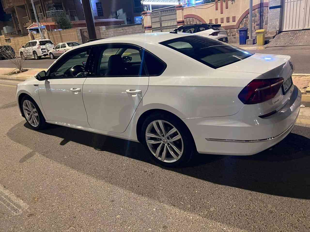 السلام عليكم للبيع فقط
باسات 2019 SE ولف سبورك

رقم اربيل بأسمي

بدون حادث كلين 

  

مواصفات السيارة 

1-سلايد روف 

2-رادار امامي +خلفي 

3-داخل السيارة  اسود  

4-كشن السايق كهرباء 

5-تدفئة بلكشنات 

6- شاشة كبيرة تدعم اندرويد اوتو +كار بلي 

7-كامرة خلفية 

8-بصمة تشغيل +ابواب 

9-تحكم استيرن جهتين 

10-نقطه عمياء

11-كروز سرعة 

12-تبريد امامي +خلفي 

13-كير اوتماتيك +عادي +سبورت 

14-مكينة 4 سلندر  2000تيربو

15-  تخم تاير جديد

كلشي بيها بلادي

 السعر.     162

*********** 

مكاني بغداد
