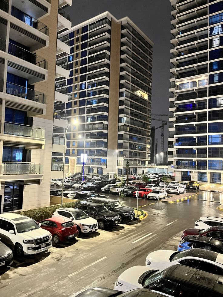 🔹 يتوفر عرض شقة للبيع في مجمع بوابة العراق السكني
▪ المساحة: 238 متر
▪ الطابق: 18
▪ مؤثثة بالكامل
▪ الأثاث جديد وغير مستعمل
شقة مناسبة للسكن العائلي وموقعها مميز داخل المجمع.
فرصة جيدة لمن يبحث عن شقة جاهز بدون تعب وتأثيث
.
🏢 شركة بوابة بغداد للتسويق العقاري
نخدمكم بكل مصداقية
أبو رضا للتسويق العقاري*********** واتساب
