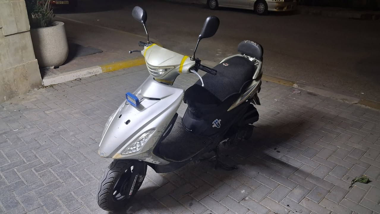 السلام عليكم 
Vino 150cc
دراجه كلش نضيفه بدون اي نقص 
مكينه ناعمه مافيها اي مشكله مكينه كلش نضيفه 
باتري جديد 
قايش جديد 
كفرات  مافيها اي كسر نضيفه كلش 
تايرات جداد 
ابريك خلفي امامي جداد
كهربائيات على وضع الشركه 
الشراي يتصل ويدلل 
***********
