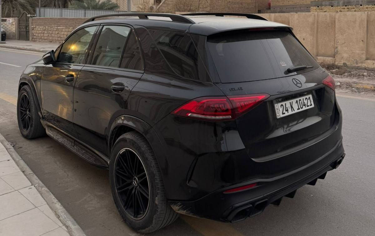 مارسدس gle 2022 
4 سلندر تيربو 
ماشيه 68 الف كيلو 
ضربتها جاملغ سايق وطرف البنيد وباب سايق 
كت amg اعلى مواصفات دواخل مشتغليها ب دبي لون فيروزي
سياره جاهزه ونضيفه 
كير ومحرك مكفولات
سنويه جديده تحويل او وكاله
رقم صاحب سيارة ***********
