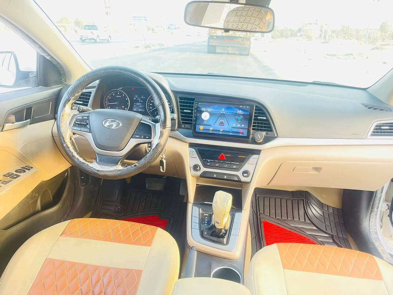 النترا 2018 سوبر خليجي
سياره نضيفه وحلوه بيها بارد بباب السائق والخلفي بس كفاله من الصبغ ماشيه 99الف 

محرك2000دوش
السعر 115 قفل عندي بناء ومستعجل على البيع 
***********
