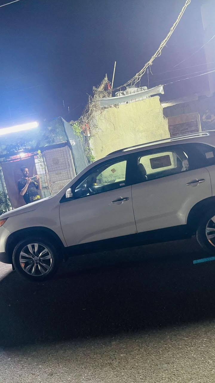 السلام عليكم 
سورنتو للبيع موديل2013
المحرك 4سلندر 2400رقم 
ربيل الدولي جديد
بسمي لتحويل مباشر
صدر امامي خلفي زين
مواصفات
تحكم ستيرن
مري شفط وشاير بلمري
حساسات
سبعه راكب
تبريد بيانوثلاث قطع
الداخل امطعم بصاج
مري شفط
يدات نيكل
تخم تايرجديد
5ويل كب حجم 18
مكان سياره بغداد 
لسعر 160
للستفسار***********
