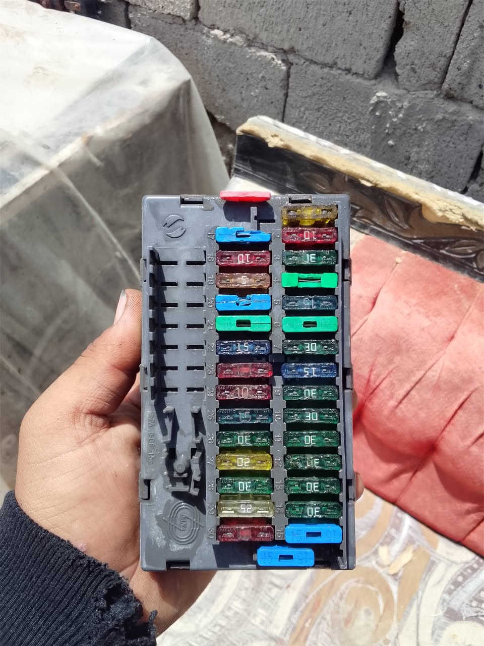 تفصيخ بيجو روى عطر لايتات ستيران عقل شرط الفحص قاعدت فيوزات هيه وفيوزاته عينه قيم واخذ عنوان بصره تنومه رقم *********** واتساب

