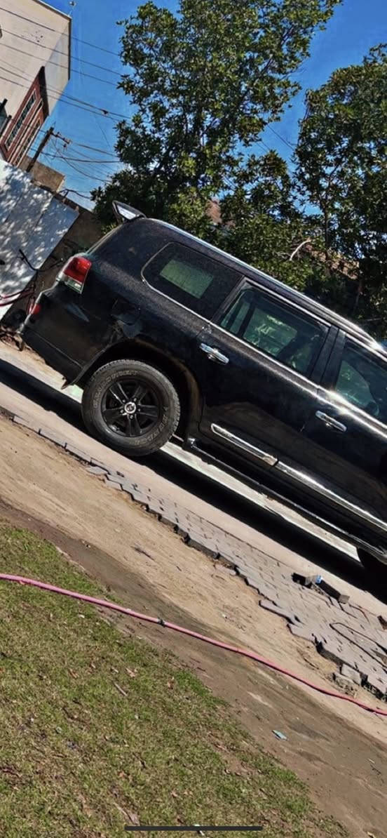 لاندكروز درع 🛡️ 
مديل ٢٠١٣
محدثه بل كامل ٢١ 
سياره ما بيه اي نقص 
رقم جديد و هزه جديده
مذكور بل سنويه درع 
سياره كفاله من اي حادث 
كير مكينه كفاله 
مكينه ديزل 
مكان بغداد جديده 
رقمً سلمانيه 
رقم *********** 
سعر ٢٨٥
