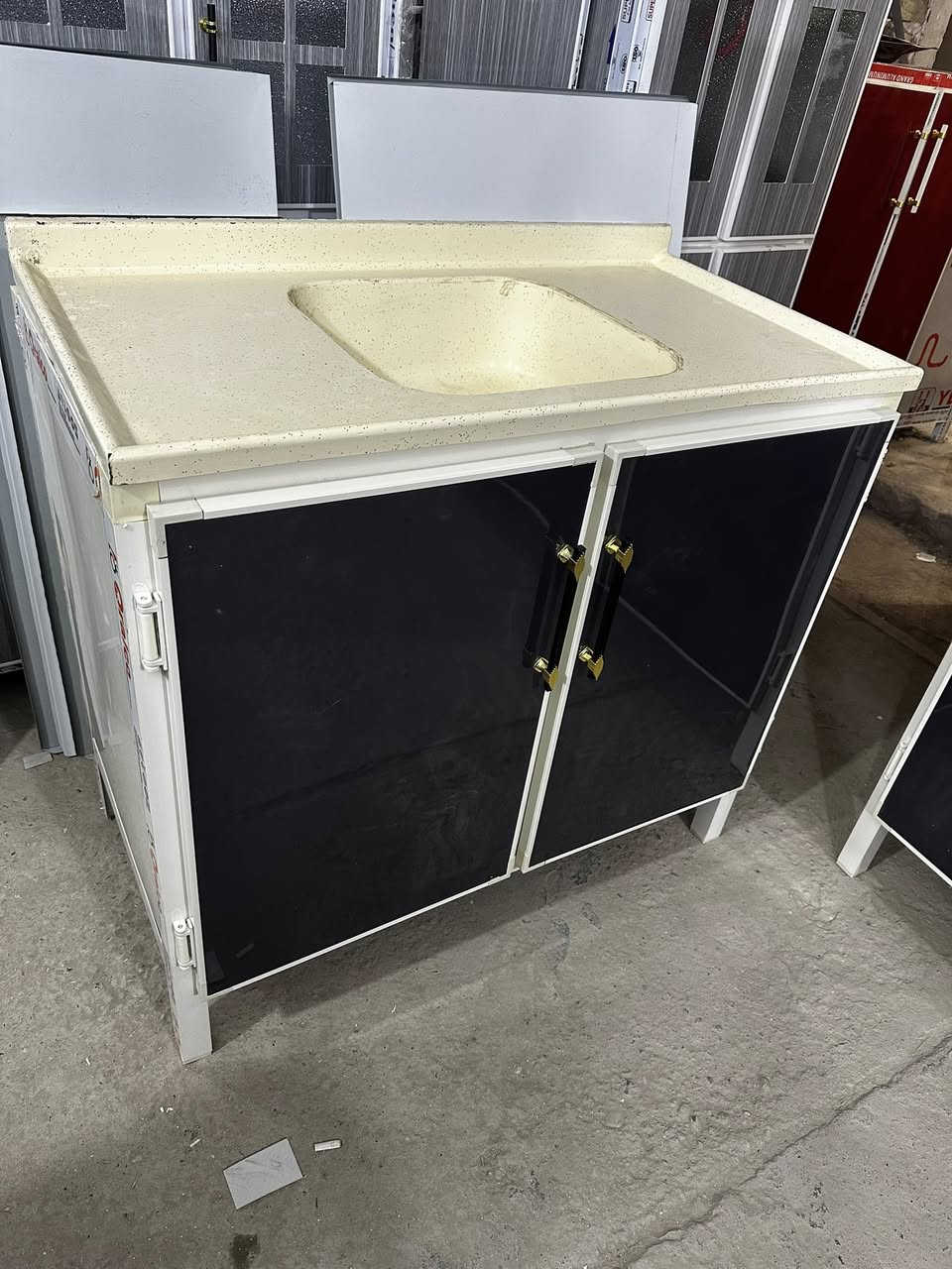 كاونتر مترين مع سنك متر مرمر جديد ب٣١٠ يوجد توصيل ***********
