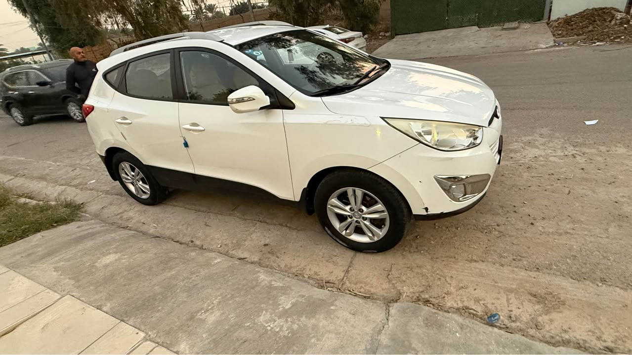 توكسان للبيع موديل 2013

ماشيه ٨١ الف حقيقي
استلامً شركه

بيها ملاحظتين بلبنيد +الجاملغ الخلفي اليمنه الكنر 
مواصفات عاديه السياره بحاله جيده جدا 
السعر ١٥٤ وبيها مجال المكان اليرموك
السياره جاهزه وباسمي رقم انكليزي

للاتصال بصاحب السياره 

*********** بغداد, العراق
