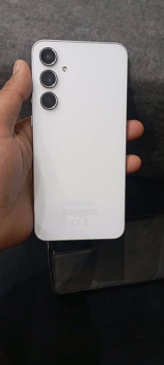 موبايل كلكسي A55. 5g جهاز جديد طك كارتون اقل شهر مع كارتونه وكامل ملحقاته لون مميز السعر 300 بي مجال قليل رقم ***********
