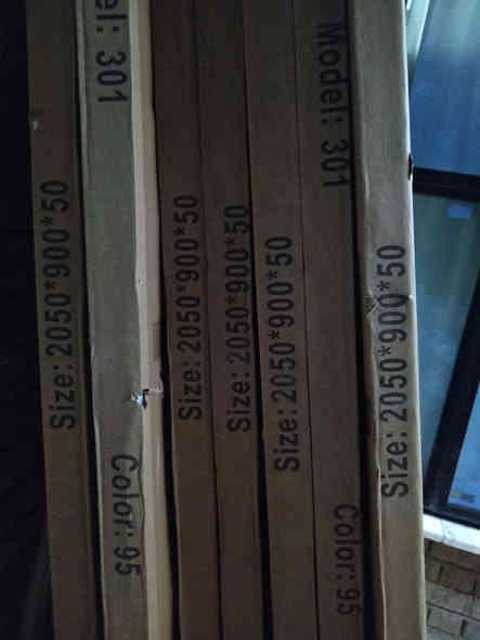 السلام عليكم  ابواب خشب للبيع تركي درجة اولى وبيهن ضمان عدد (8)  ابواب سعر الواحد 325 وبيهن مجال مع هدية مغسلة واحدة للاستفسار ***********
