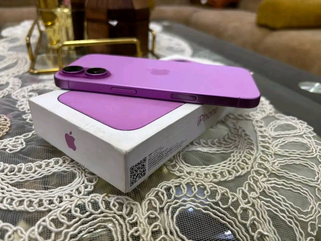 ايفون 16عادي
بطاريه 100 مشحون 26مره 
نموذج m
📍 جهاز ممستخدم قليل اقل من سبوعين
 ملحقات كامله وياه والباكيت
 سيمكرت واكف رايده ب650 والجهاز لوك وبلعافيه علياخذهه
***********
