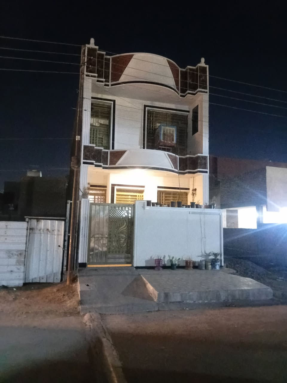 مشتمل طابقين ١٠٠متر النصر والسلام منطقة الأولى بناء جديد كامل وجديد سعر مناسب وخاص
 مكتب ابو سعد الدليمي 
***********
                                  ***********
