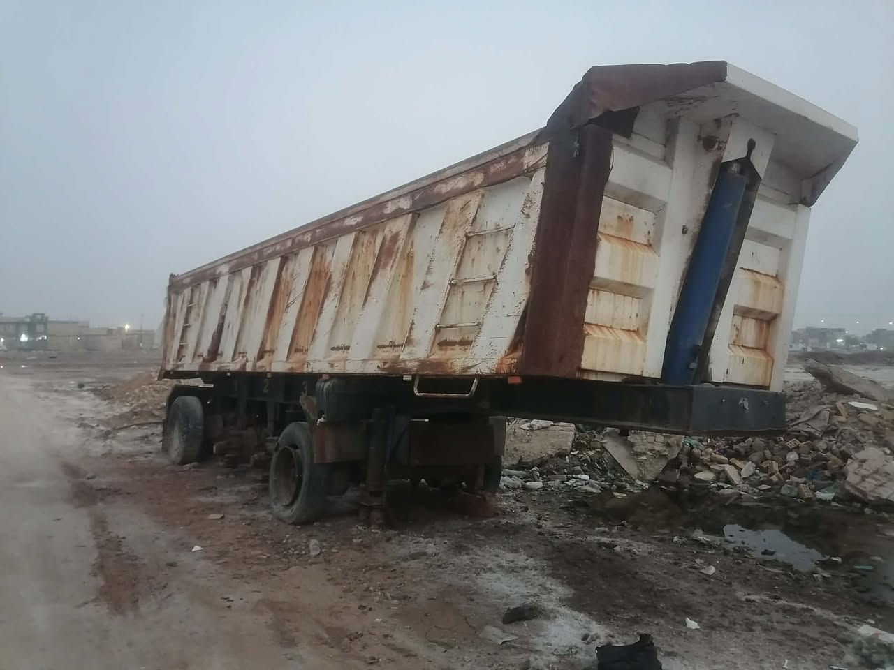 سلام عليكم لبيع عربانه ماموت عمل 4 دناكير 16 ذرعته 33 م  المكان السماوة السعر دفتر وبيه مجال بدون تايرات
‭0780 058 0582‬
