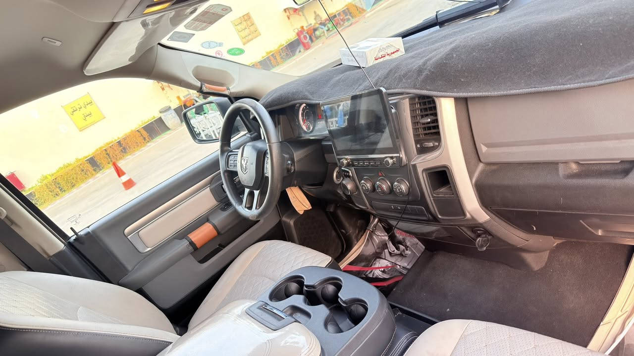 سلام عليكم رام2020رقم بغداد مكينه8سلندر صور سونارها بلمنشور السياره جديده مابيها نقص السعر175وبيها مجال ماموجود خاص اتصال فقط***********
