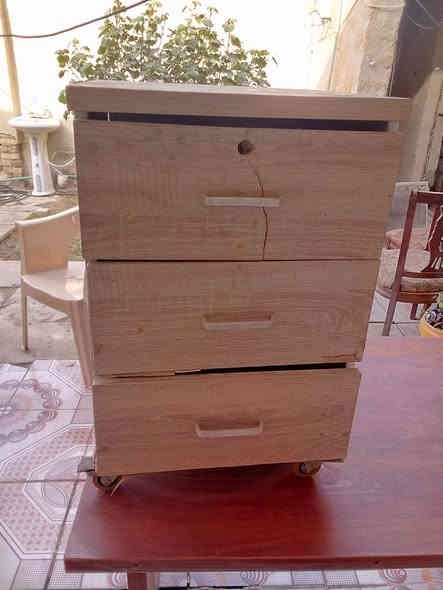 السلام عليكم ميز مكتبي مع كرسي مع ملحق واضحات كدامكم بالصوره سوق الشيوخ حي العسكري شارع المحوله السعر خابرني وتدلل ***********
