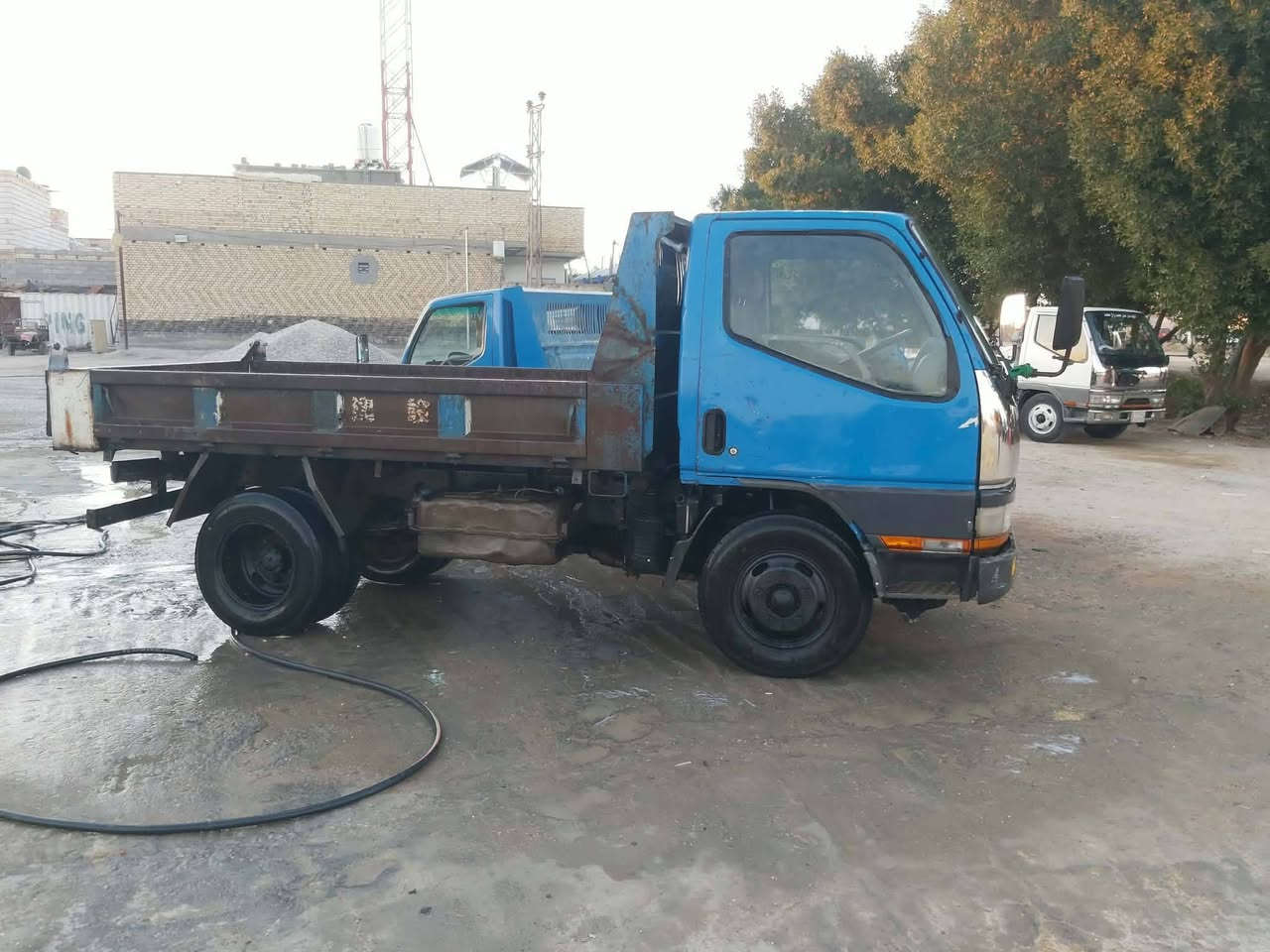 سلام عليكم كنتر بزون البيع بلادي قلاب شاصي مكفوله مشروع وطني تحويل ثاني يوم رقم بصره ***********
