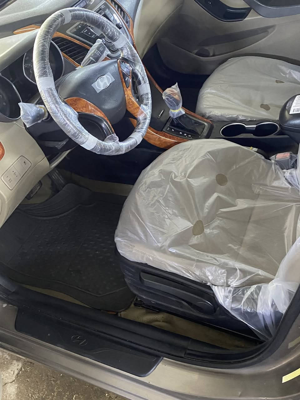 السلام عليكم للبيع النترا 2016 امريكي
حادثها جنطة مبدلة فقط وبالعراق انطخ جاملغ الامامي الايمن وشوي من البنيد فقط السونار موجود 
تحكمات ستيرن 
السياره حلوه متصرف عليه الف جاهزه من كلشي تبريد وحداديه وكير ومحرك خير من الله
 سنويه جديده ورقم ذي قار انكليزي باسمي شرط التحويل  حجم محرك 1800 دوش المرغوب .. 
بسمي شرط التحويل..
مكان السياره بغداد الحبيبية 
السعر. 110 بي مجال حك الجيه وبلخدمه...
***********
